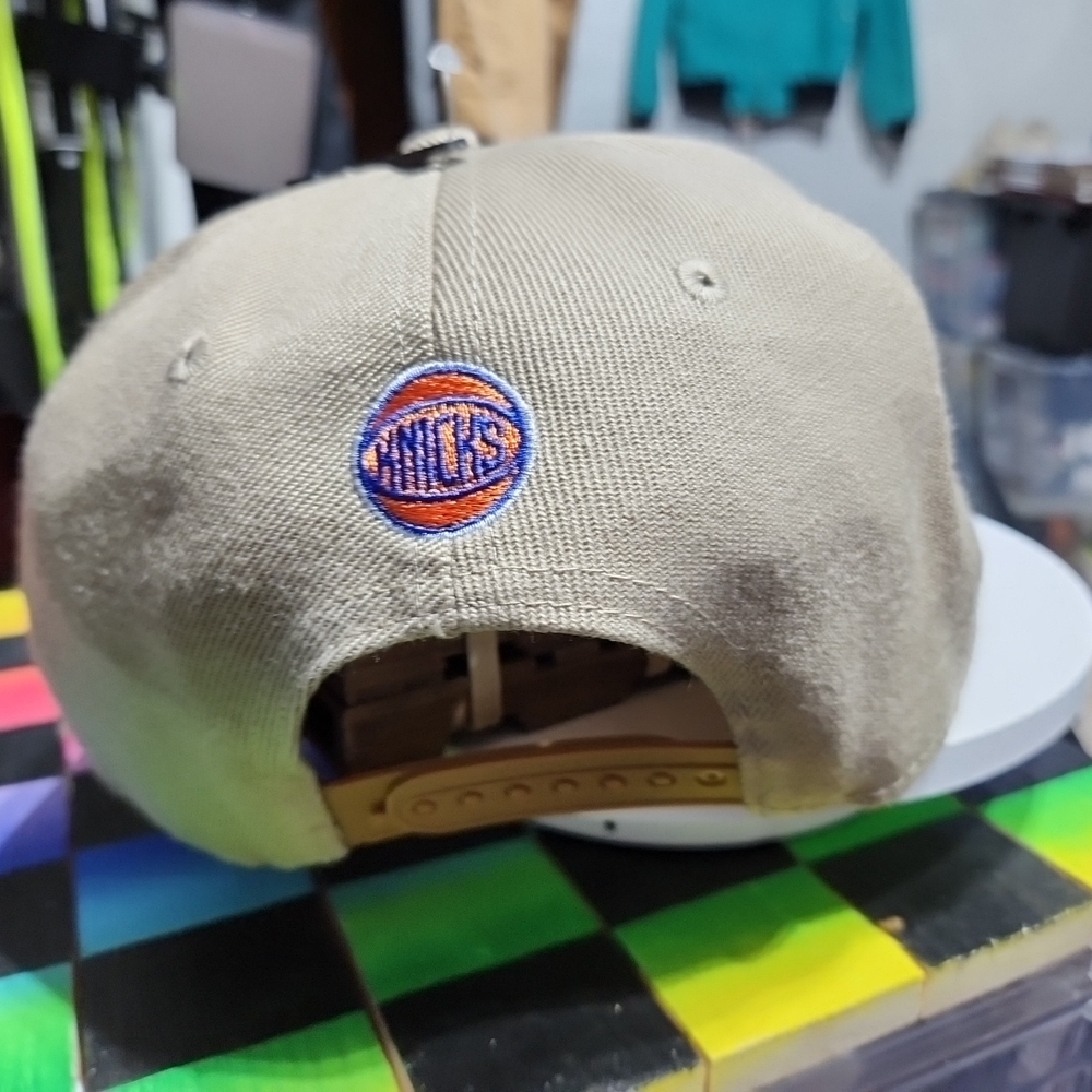 Knicks Beige and Tan Cap - Picture 9 of 9